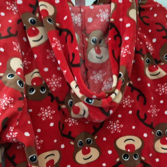 No Boundaries Long Sleeve Pullover Sweater with a Hood. - Picture 3 of 4